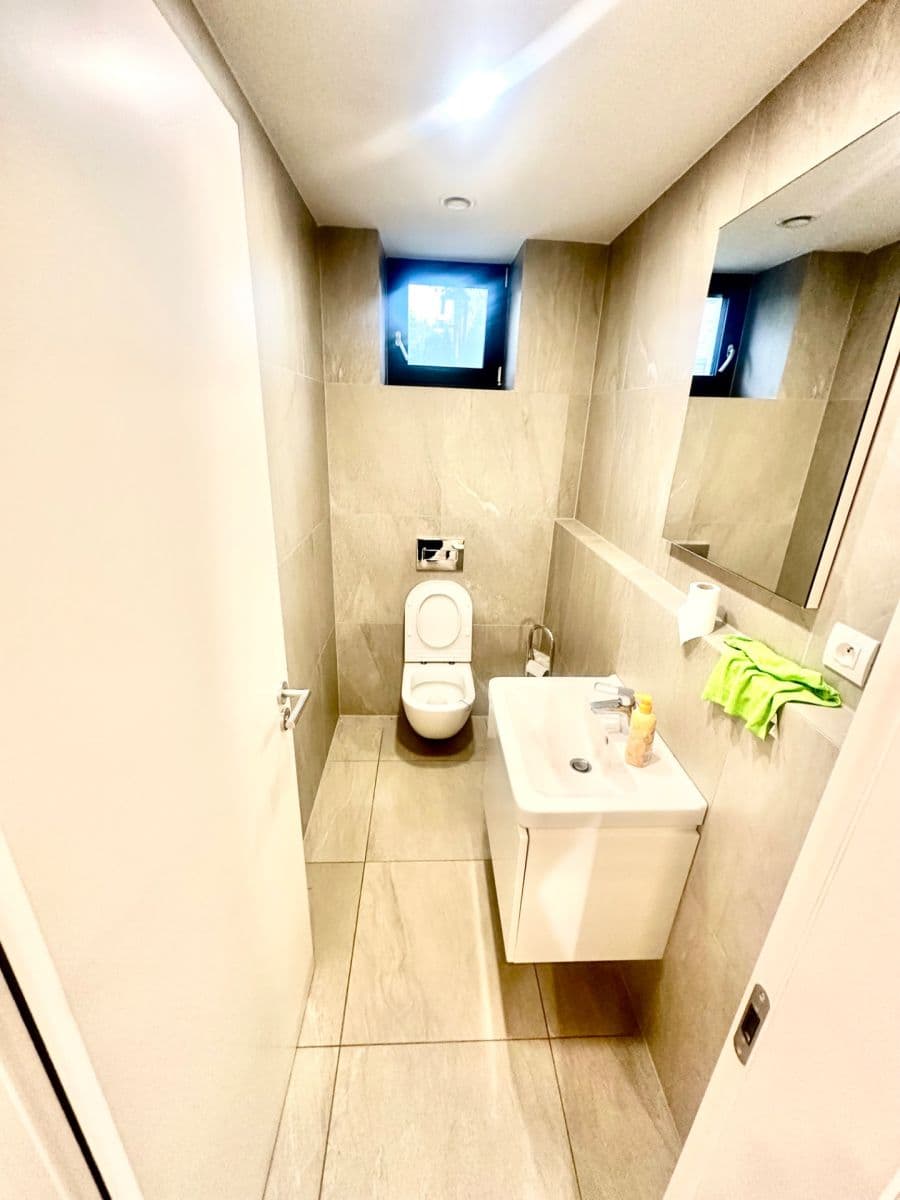 Pronájem domu 170 m², pozemek 294 m², Hejného, Praha, Praha Pronájem domu 170 m², pozemek 294 m², Hejného, Praha, Praha