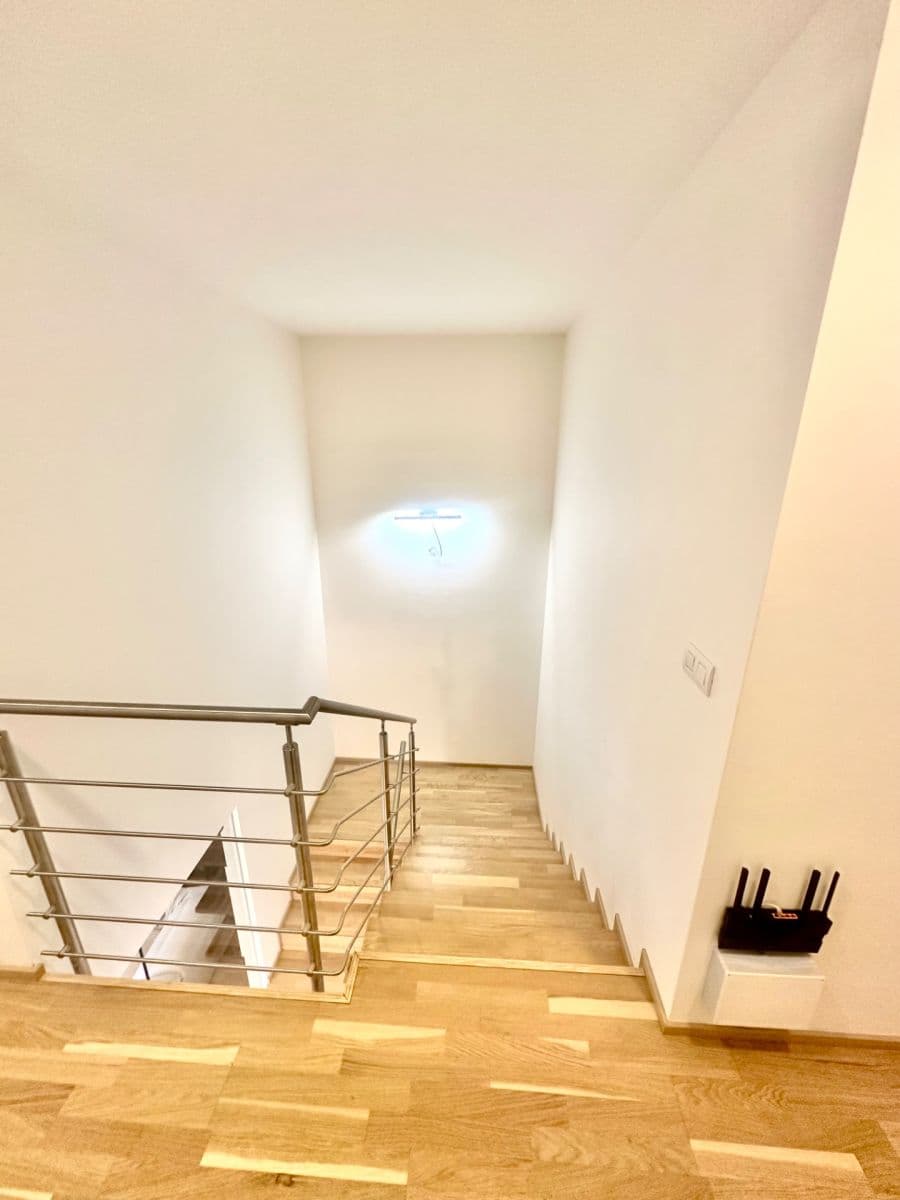 Pronájem domu 170 m², pozemek 294 m², Hejného, Praha, Praha Pronájem domu 170 m², pozemek 294 m², Hejného, Praha, Praha