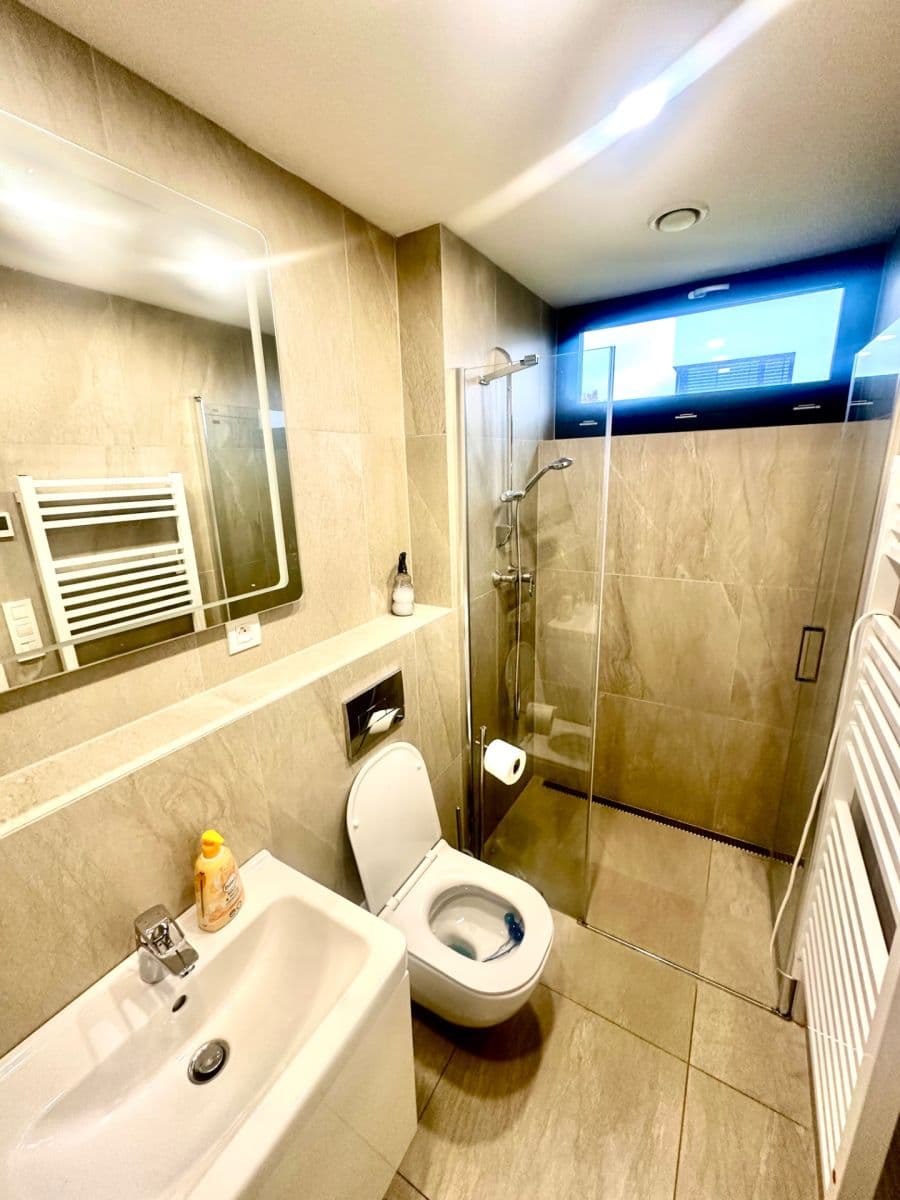 Pronájem domu 170 m², pozemek 294 m², Hejného, Praha, Praha Pronájem domu 170 m², pozemek 294 m², Hejného, Praha, Praha