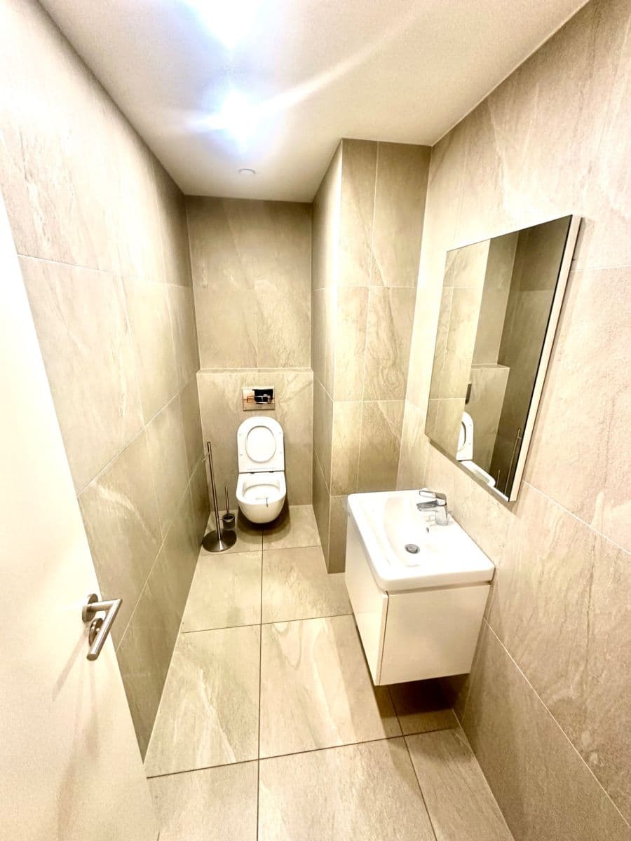 Pronájem domu 170 m², pozemek 294 m², Hejného, Praha, Praha Pronájem domu 170 m², pozemek 294 m², Hejného, Praha, Praha