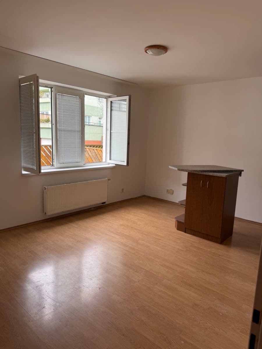 Pronájem bytu 1+kk 31 m², Adamcova, Brno, Jihomoravský kraj Pronájem bytu 1+kk 31 m², Adamcova, Brno, Jihomoravský kraj