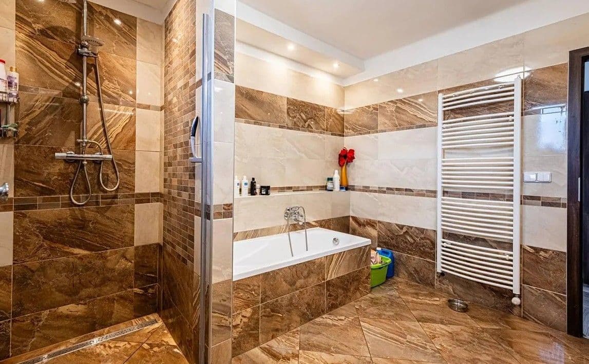 Prodej domu 360 m², pozemek 647 m², Ohaře, Středočeský kraj Prodej domu 360 m², pozemek 647 m², Ohaře, Středočeský kraj