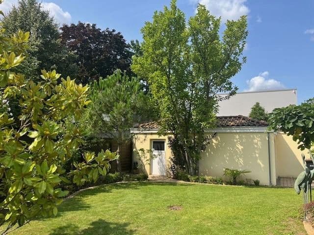 Prodej domu 501 m², pozemek 995 m², Köln, Severní Porýní-Vestfálsko Prodej domu 501 m², pozemek 995 m², Köln, Severní Porýní-Vestfálsko