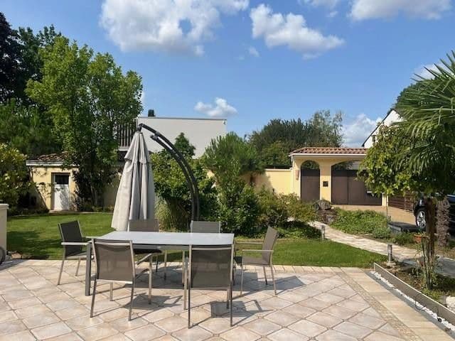 Prodej domu 501 m², pozemek 995 m², Köln, Severní Porýní-Vestfálsko Prodej domu 501 m², pozemek 995 m², Köln, Severní Porýní-Vestfálsko