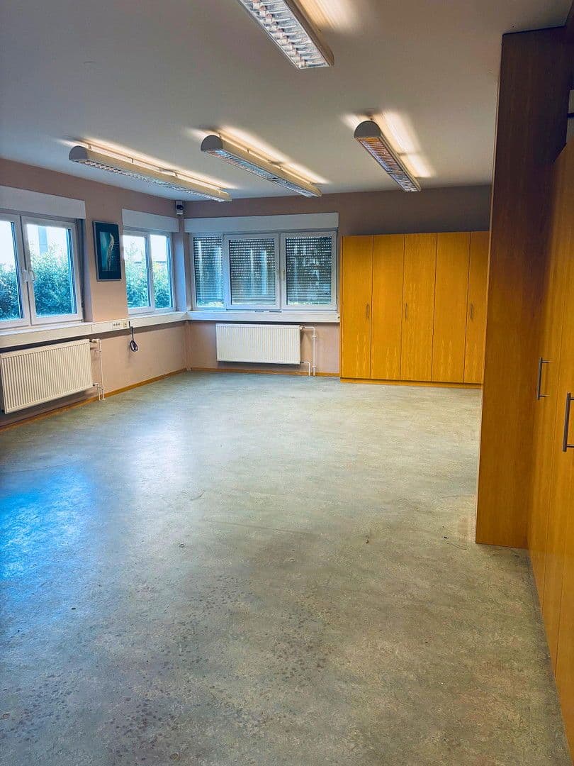 Pronájem kanceláře 160 m², Schriesheim, Bádensko-Württembersko Pronájem kanceláře 160 m², Schriesheim, Bádensko-Württembersko