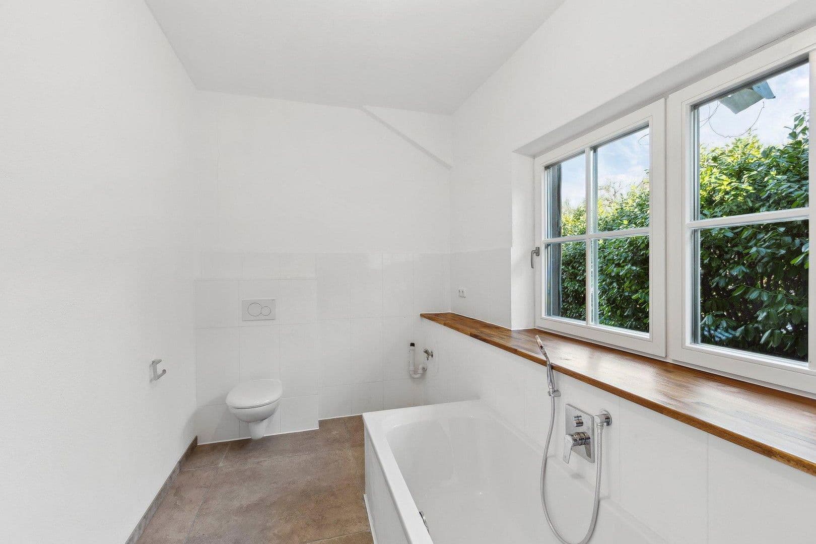 Pronájem bytu 2+1 105 m², Heutauer Straße 23, Siegsdorf, Bavorsko Pronájem bytu 2+1 105 m², Heutauer Straße 23, Siegsdorf, Bavorsko