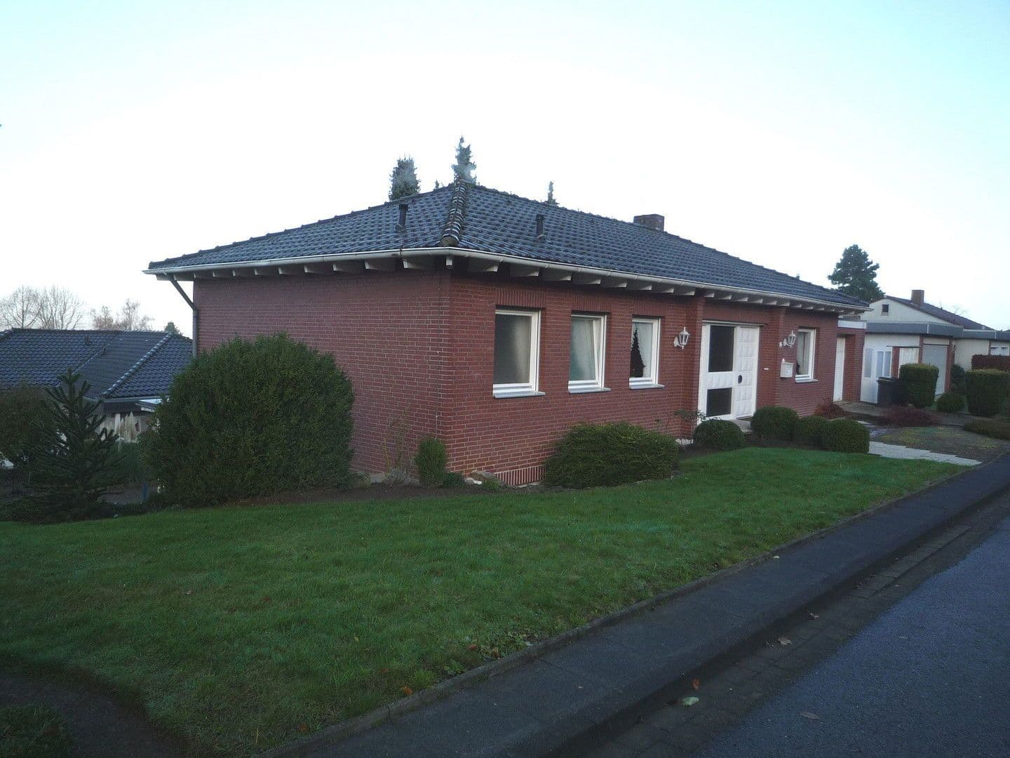Prodej domu 240 m², pozemek 980 m², Northeim, Dolní Sasko Prodej domu 240 m², pozemek 980 m², Northeim, Dolní Sasko
