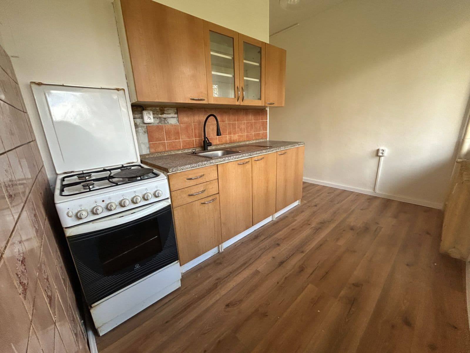 Prodej bytu 2+1 52 m², Unhošťská, Kladno, Středočeský kraj Prodej bytu 2+1 52 m², Unhošťská, Kladno, Středočeský kraj