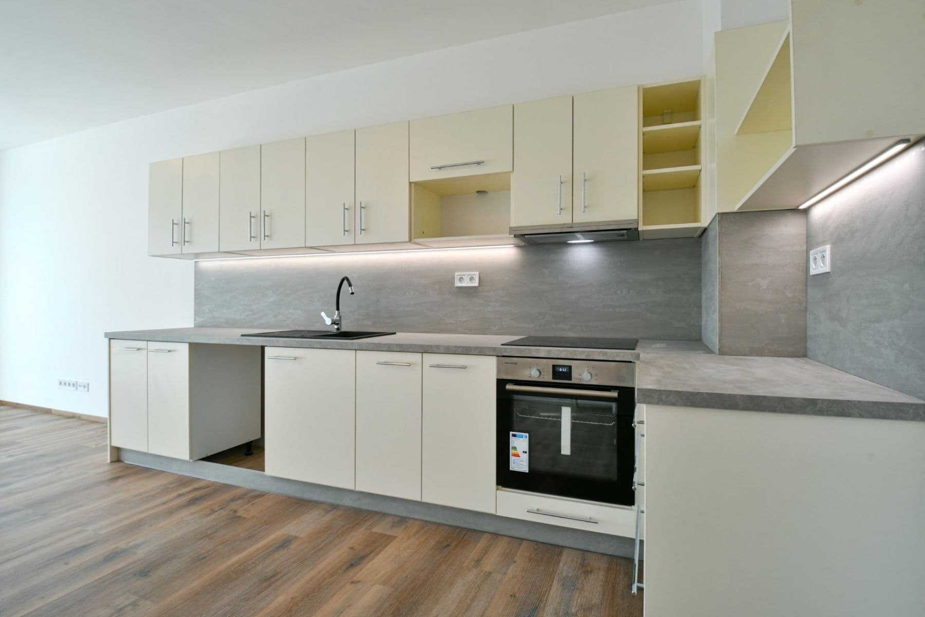 Prodej bytu 3+kk 77 m², Královské svahy, Lázně Kynžvart, Karlovarský kraj Prodej bytu 3+kk 77 m², Královské svahy, Lázně Kynžvart, Karlovarský kraj