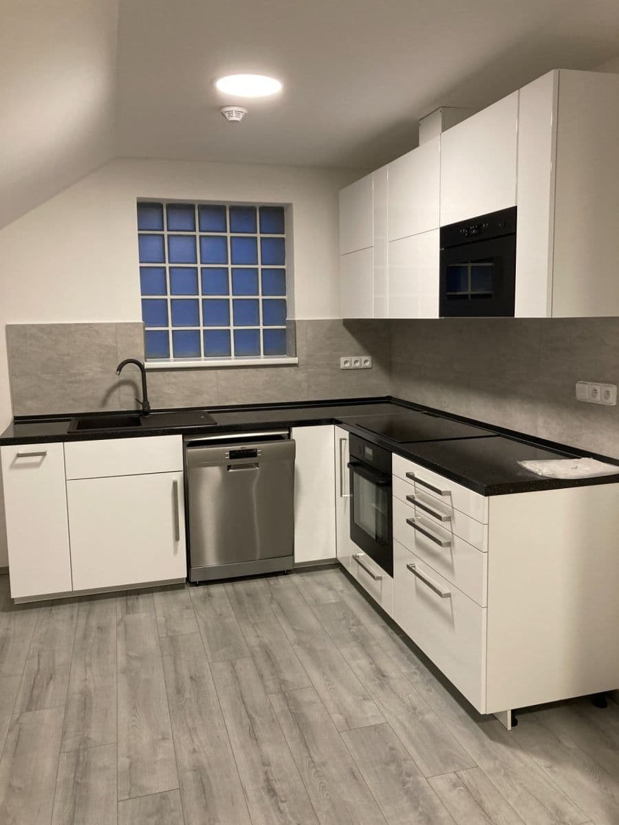 Pronájem bytu 3+1 97 m², Sladkovského, Beroun, Středočeský kraj Pronájem bytu 3+1 97 m², Sladkovského, Beroun, Středočeský kraj