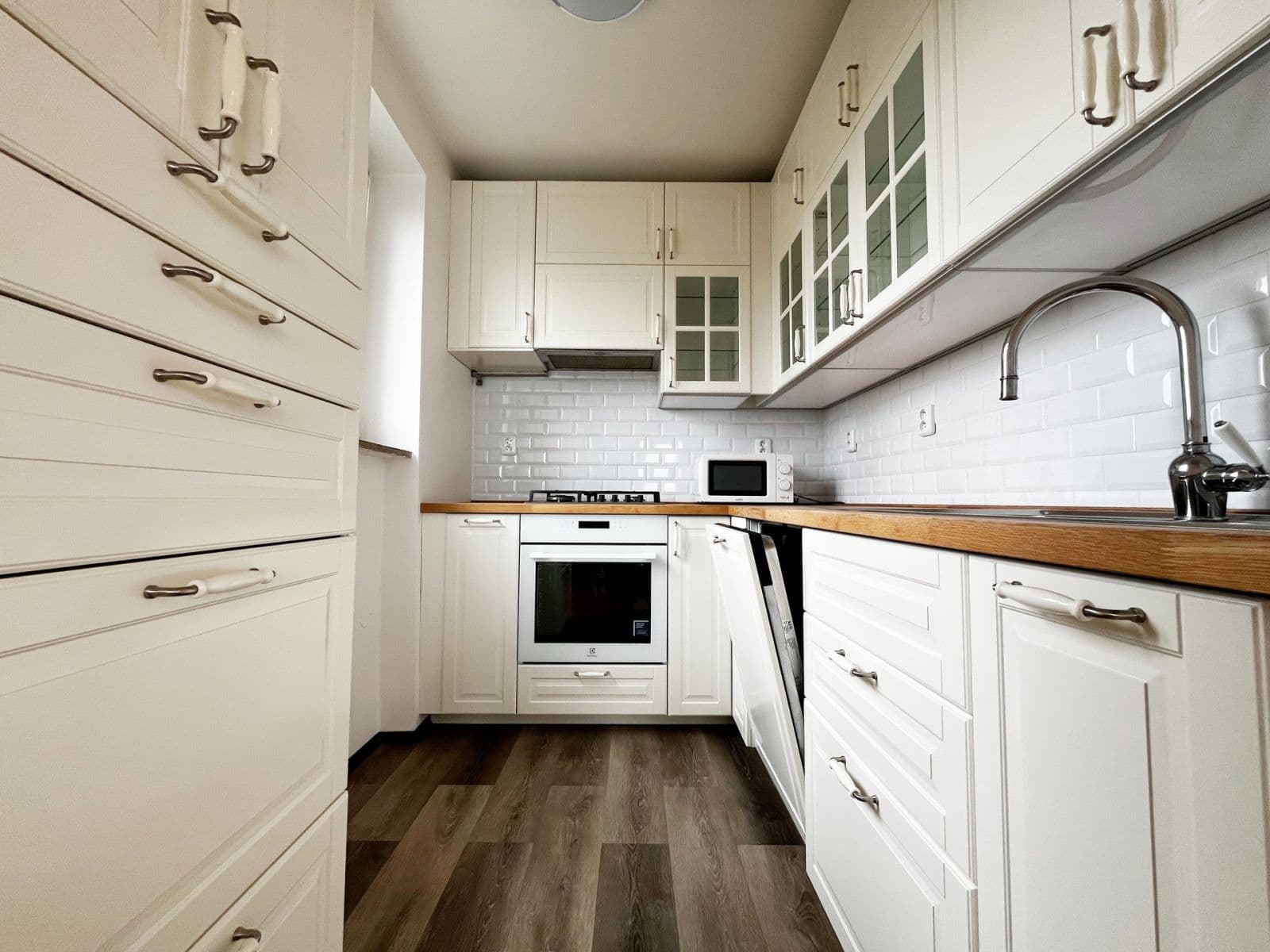 Pronájem bytu 3+1 54 m², Měchenická, Praha, Praha Pronájem bytu 3+1 54 m², Měchenická, Praha, Praha