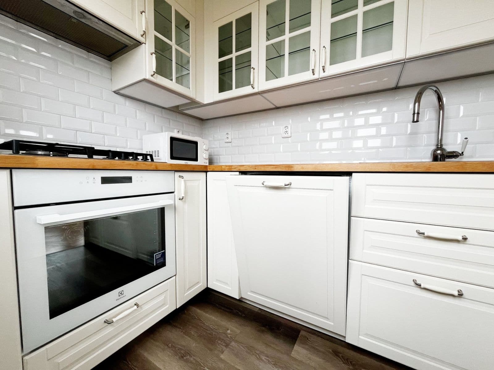 Pronájem bytu 3+1 54 m², Měchenická, Praha, Praha Pronájem bytu 3+1 54 m², Měchenická, Praha, Praha