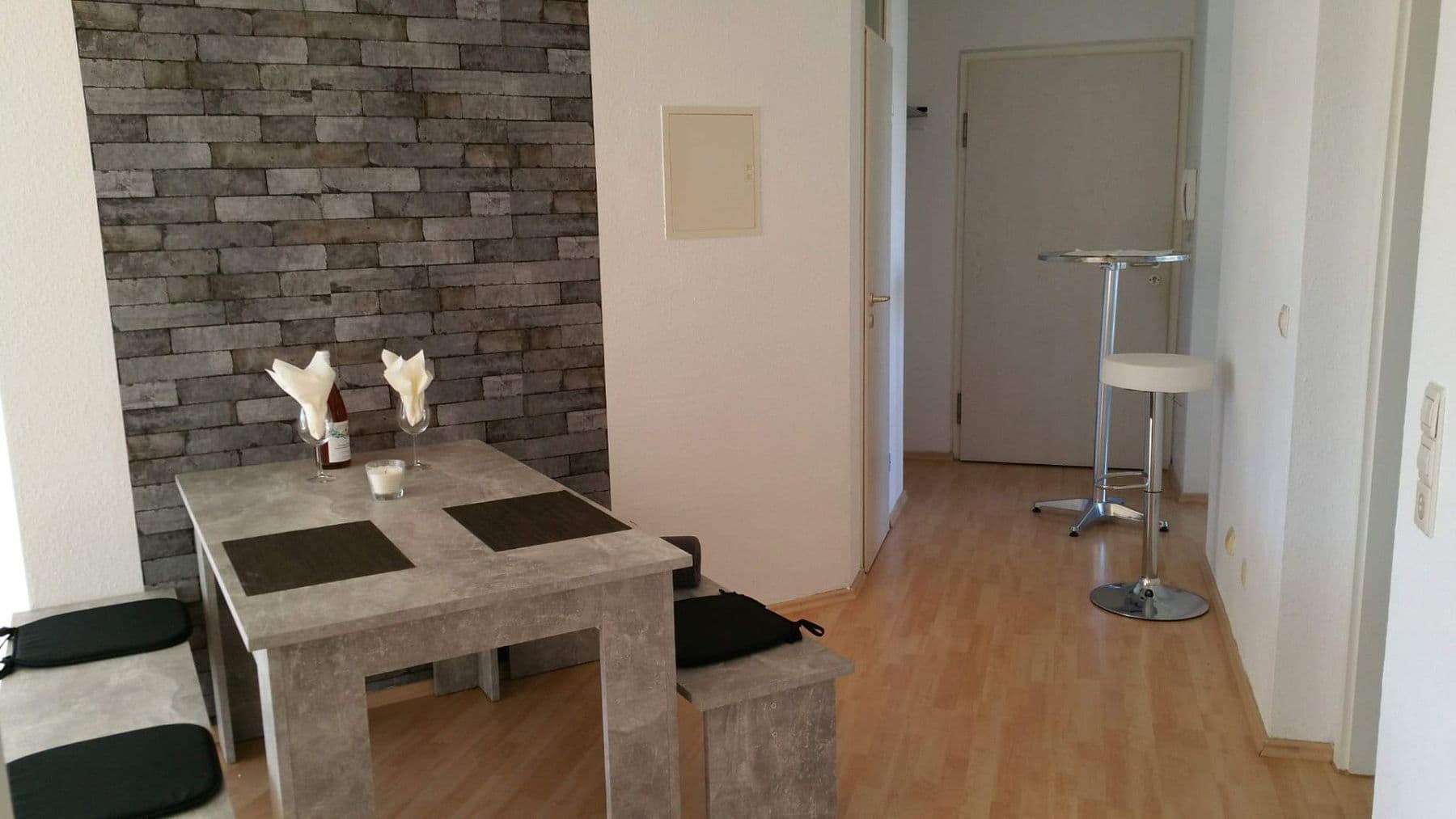 Pronájem bytu 3+1 68 m², Künzelsau, Bádensko-Württembersko Pronájem bytu 3+1 68 m², Künzelsau, Bádensko-Württembersko