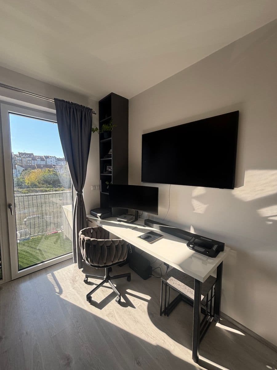 Pronájem bytu 1+kk 38 m², Střední, Brno, Jihomoravský kraj Pronájem bytu 1+kk 38 m², Střední, Brno, Jihomoravský kraj