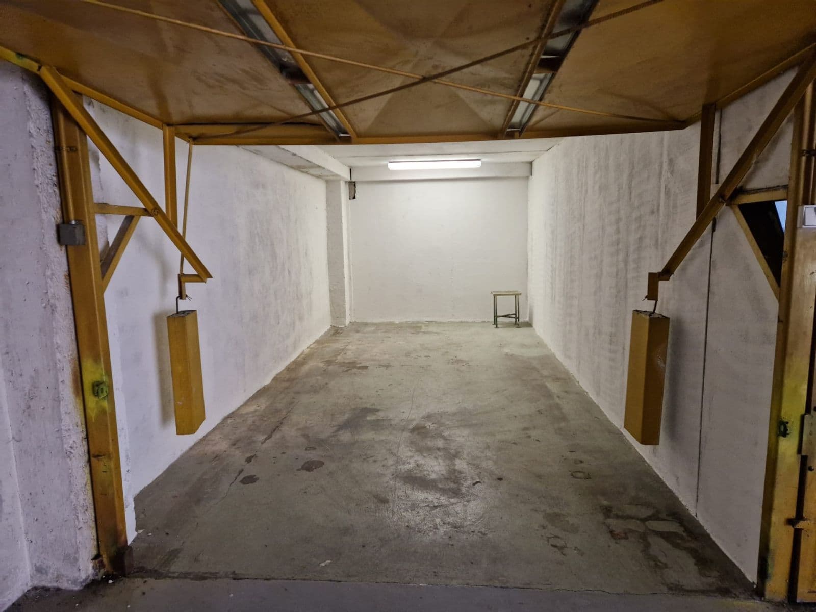 Pronájem garáže 18 m², Navigátorů, Praha, Praha Pronájem garáže 18 m², Navigátorů, Praha, Praha