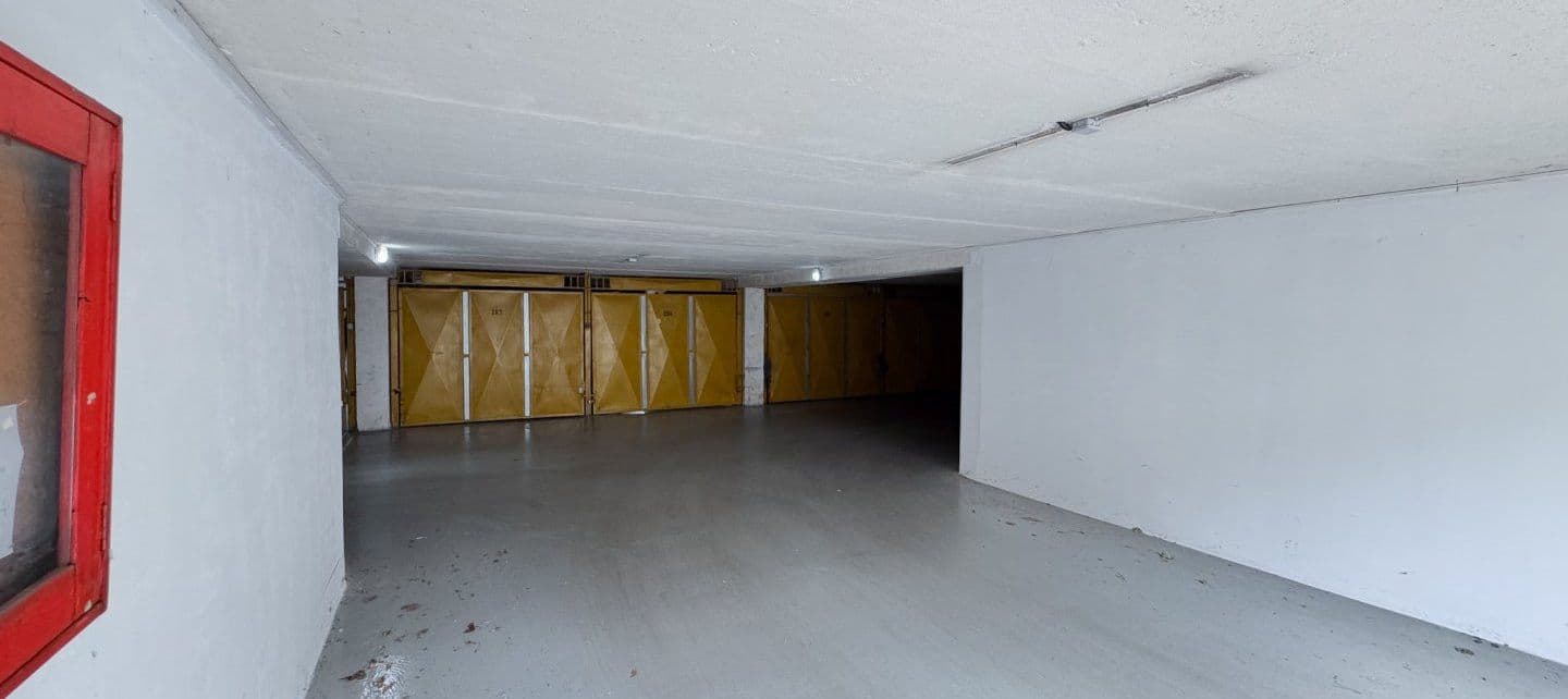 Pronájem garáže 18 m², Navigátorů, Praha, Praha Pronájem garáže 18 m², Navigátorů, Praha, Praha