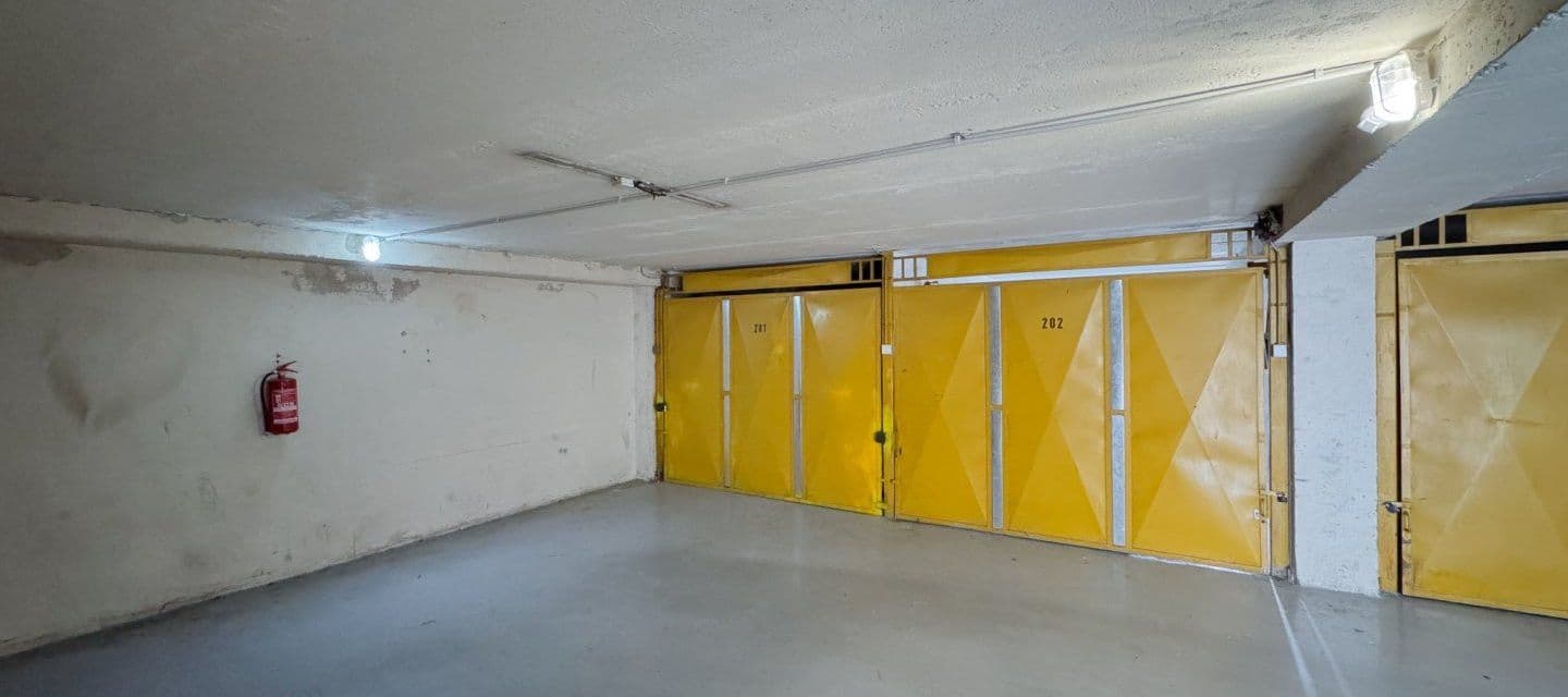 Pronájem garáže 18 m², Navigátorů, Praha, Praha Pronájem garáže 18 m², Navigátorů, Praha, Praha