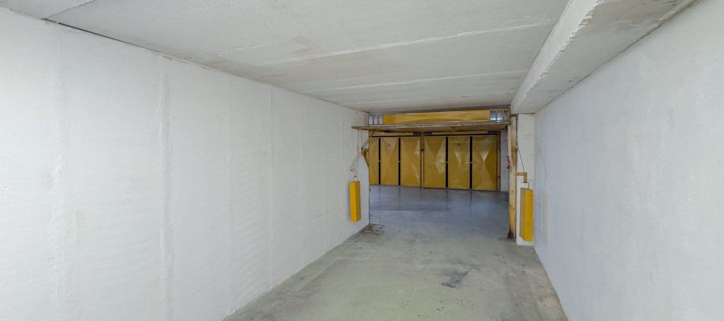 Pronájem garáže 18 m², Navigátorů, Praha, Praha Pronájem garáže 18 m², Navigátorů, Praha, Praha