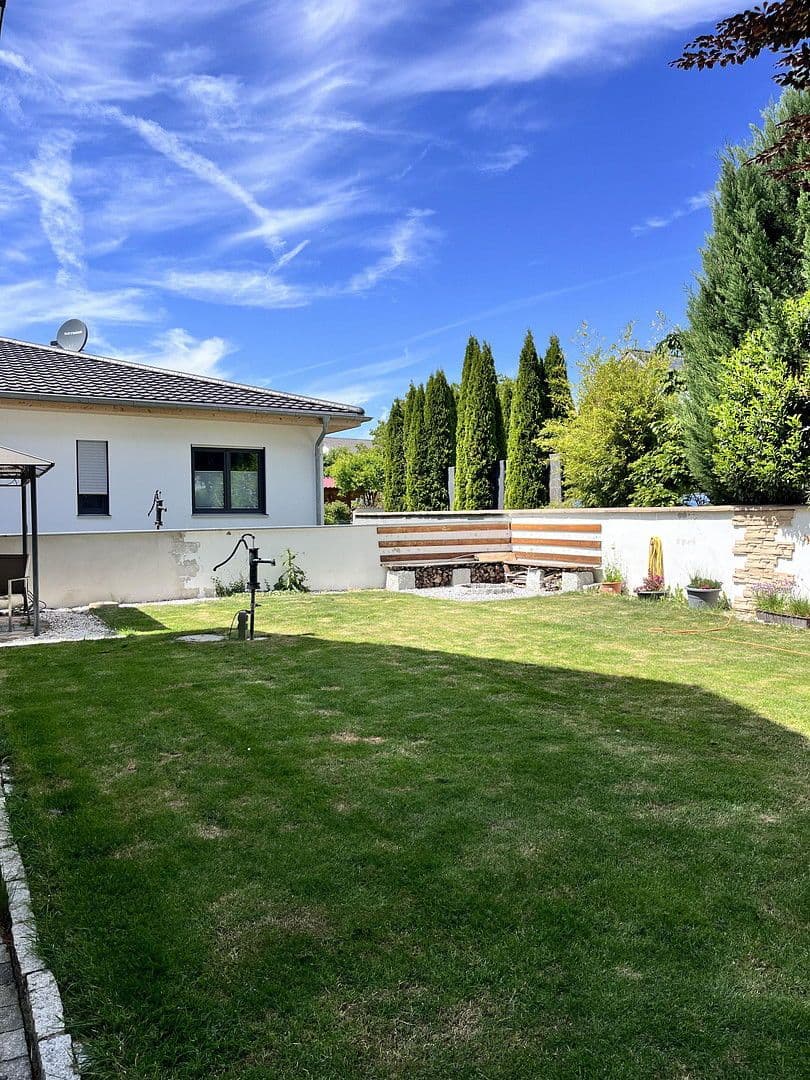 Prodej domu 157 m², pozemek 500 m², Großmehring/Kleinmehring, Bavorsko Prodej domu 157 m², pozemek 500 m², Großmehring/Kleinmehring, Bavorsko