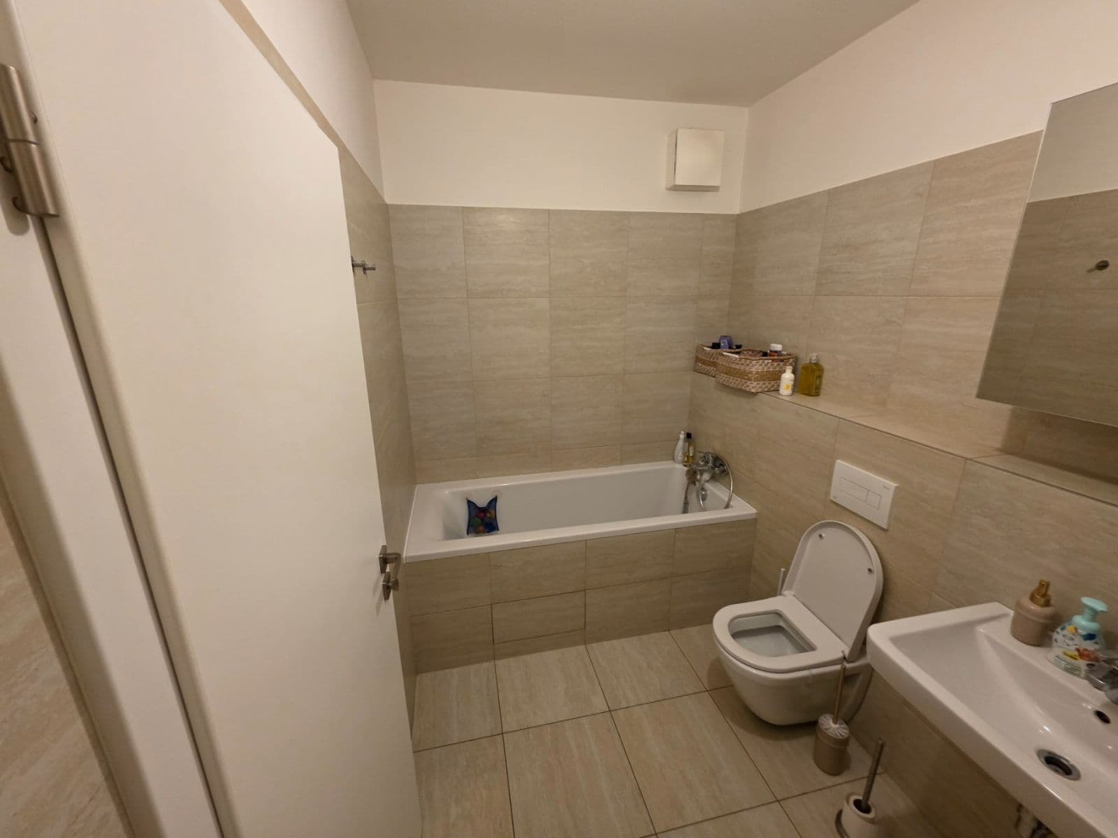 Pronájem bytu 2+kk 72 m², Rorýsová, Praha, Praha Pronájem bytu 2+kk 72 m², Rorýsová, Praha, Praha