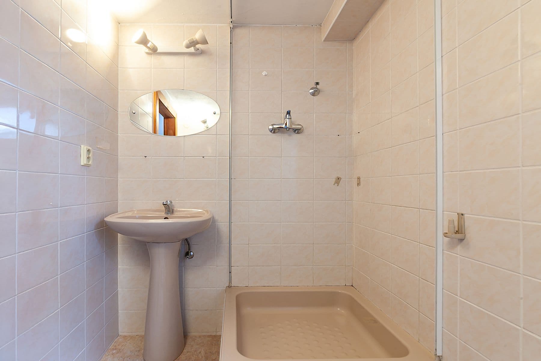 Prodej domu 230 m², pozemek 654 m², Na Hlavní, Praha, Praha Prodej domu 230 m², pozemek 654 m², Na Hlavní, Praha, Praha