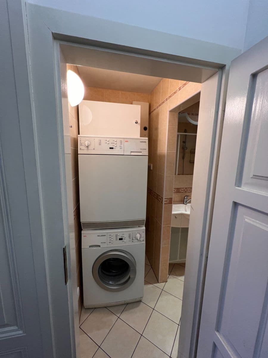 Pronájem bytu 1+1 44 m², Na Valentince, Praha, Praha Pronájem bytu 1+1 44 m², Na Valentince, Praha, Praha