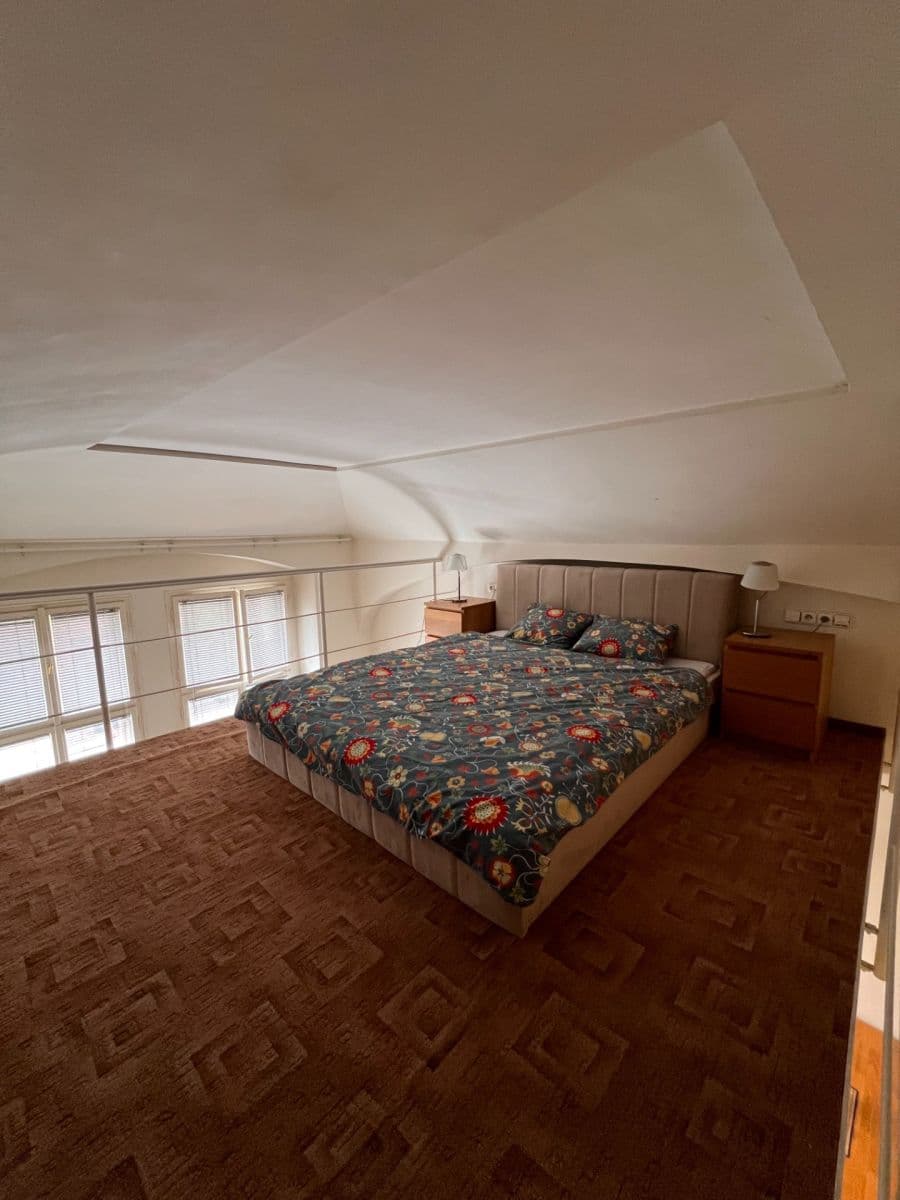 Pronájem bytu 1+1 44 m², Na Valentince, Praha, Praha Pronájem bytu 1+1 44 m², Na Valentince, Praha, Praha
