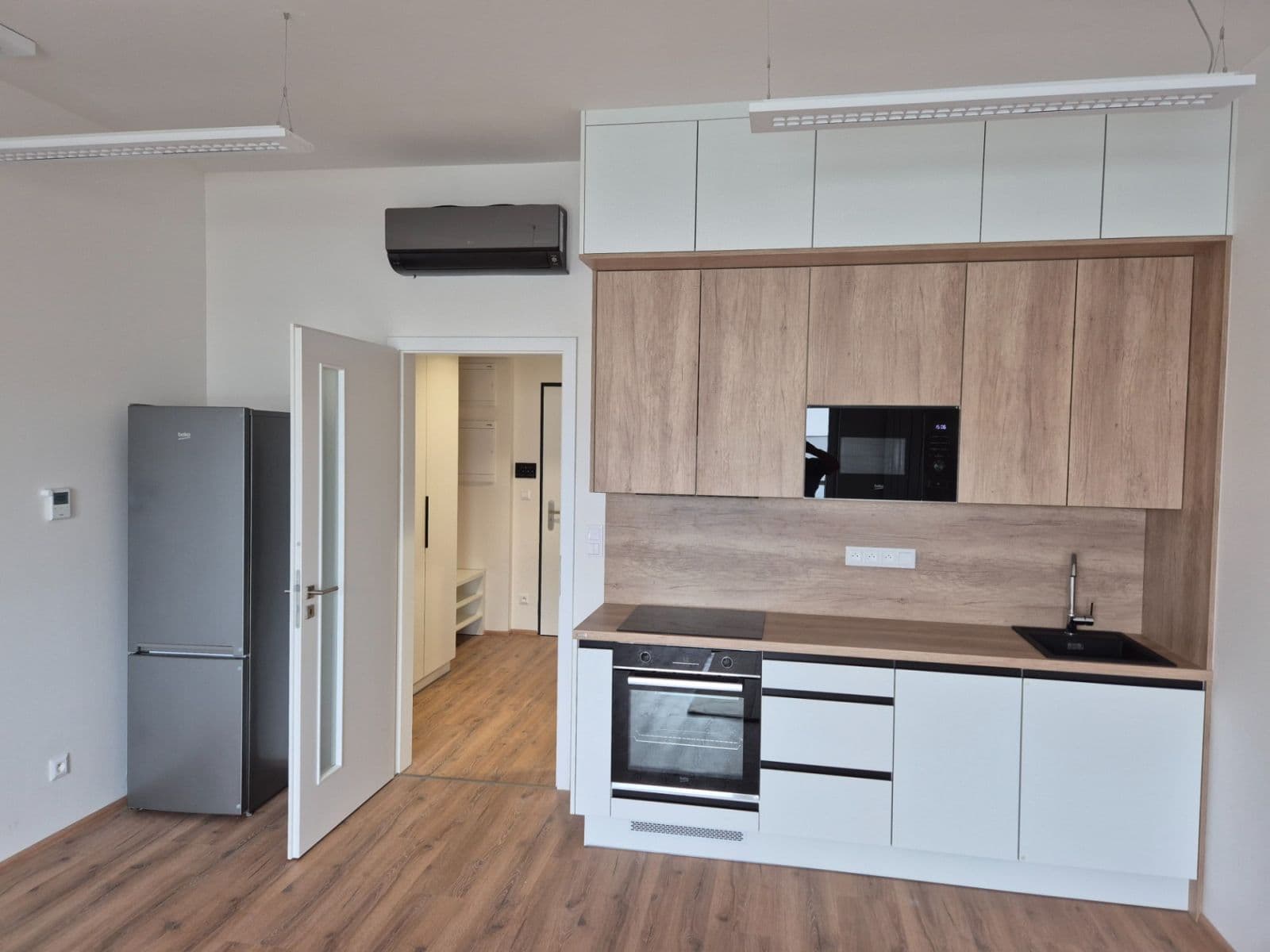 Pronájem bytu 1+kk 38 m², Komárovská, Brno, Jihomoravský kraj Pronájem bytu 1+kk 38 m², Komárovská, Brno, Jihomoravský kraj