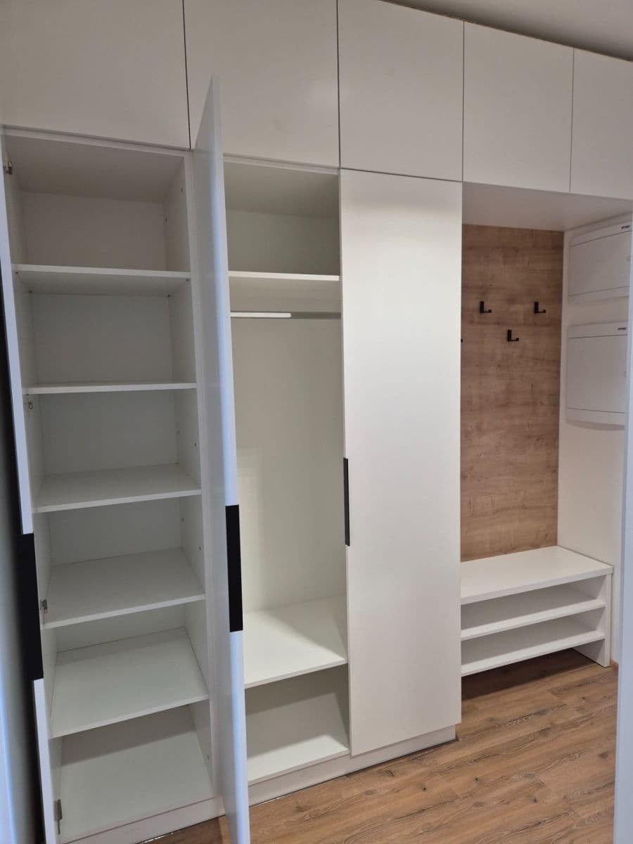 Pronájem bytu 1+kk 38 m², Komárovská, Brno, Jihomoravský kraj Pronájem bytu 1+kk 38 m², Komárovská, Brno, Jihomoravský kraj