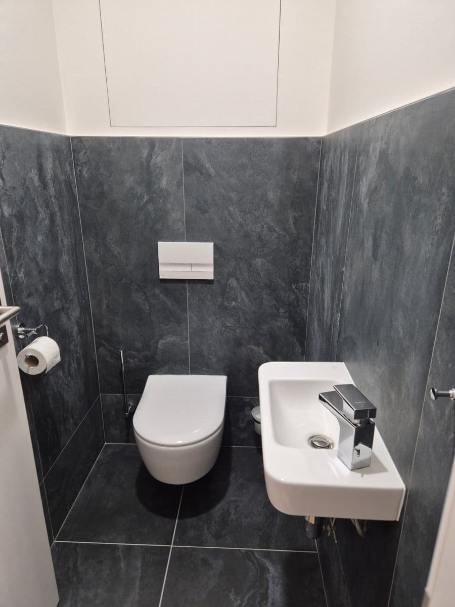 Pronájem bytu 1+kk 38 m², Komárovská, Brno, Jihomoravský kraj Pronájem bytu 1+kk 38 m², Komárovská, Brno, Jihomoravský kraj