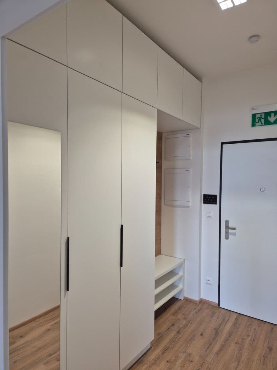 Pronájem bytu 1+kk 38 m², Komárovská, Brno, Jihomoravský kraj Pronájem bytu 1+kk 38 m², Komárovská, Brno, Jihomoravský kraj
