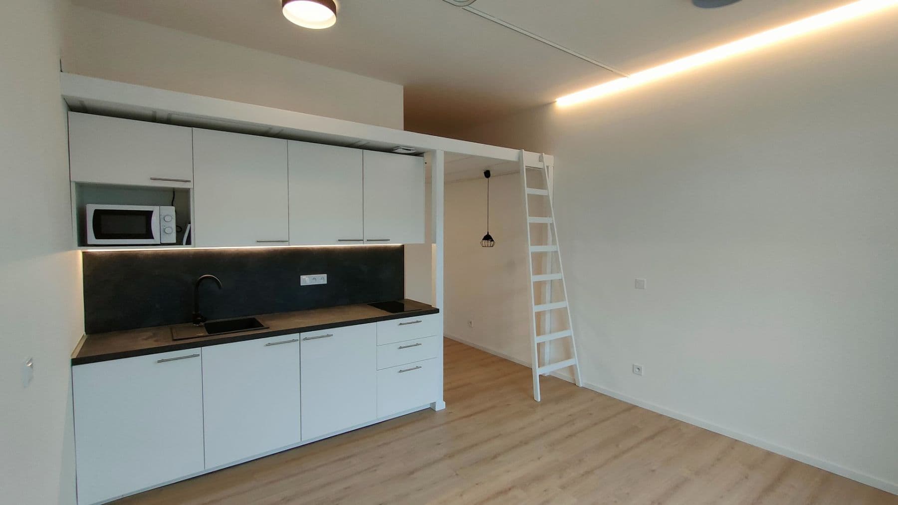 Pronájem bytu 1+kk 29 m², Evropská, Praha, Praha Pronájem bytu 1+kk 29 m², Evropská, Praha, Praha
