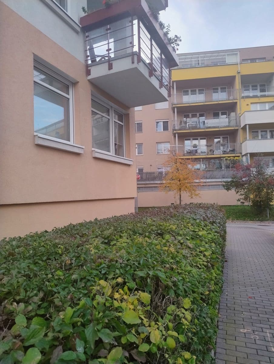 Prodej bytu 1+kk 48 m², Nad Okrouhlíkem, Praha, Praha Prodej bytu 1+kk 48 m², Nad Okrouhlíkem, Praha, Praha
