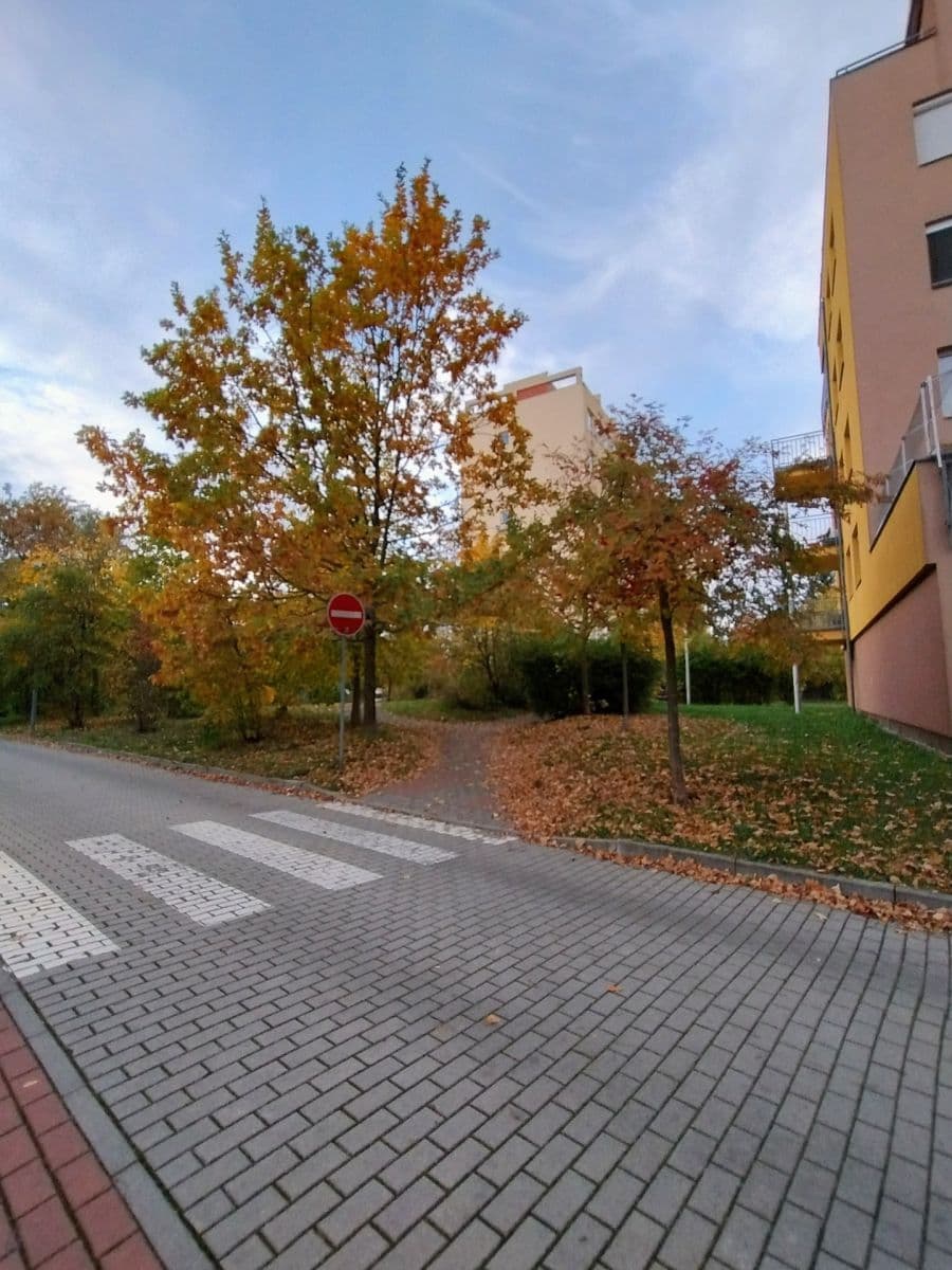 Prodej bytu 1+kk 48 m², Nad Okrouhlíkem, Praha, Praha Prodej bytu 1+kk 48 m², Nad Okrouhlíkem, Praha, Praha