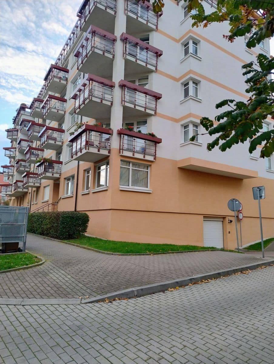 Prodej bytu 1+kk 48 m², Nad Okrouhlíkem, Praha, Praha Prodej bytu 1+kk 48 m², Nad Okrouhlíkem, Praha, Praha