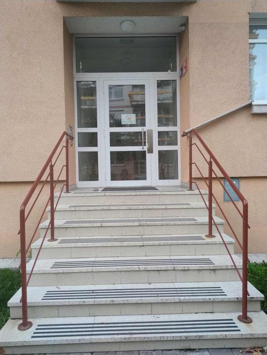 Prodej bytu 1+kk 48 m², Nad Okrouhlíkem, Praha, Praha Prodej bytu 1+kk 48 m², Nad Okrouhlíkem, Praha, Praha