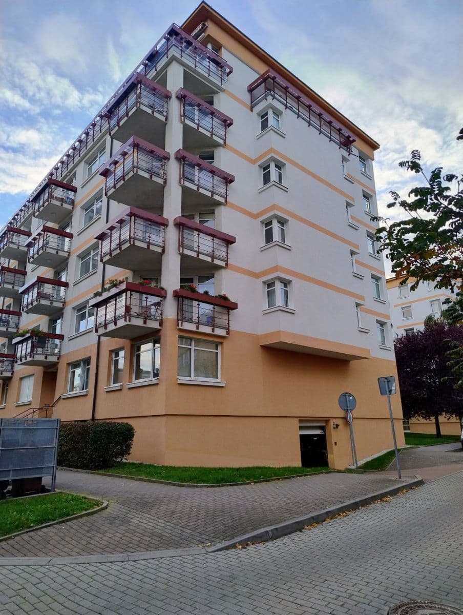 Prodej bytu 1+kk 48 m², Nad Okrouhlíkem, Praha, Praha Prodej bytu 1+kk 48 m², Nad Okrouhlíkem, Praha, Praha