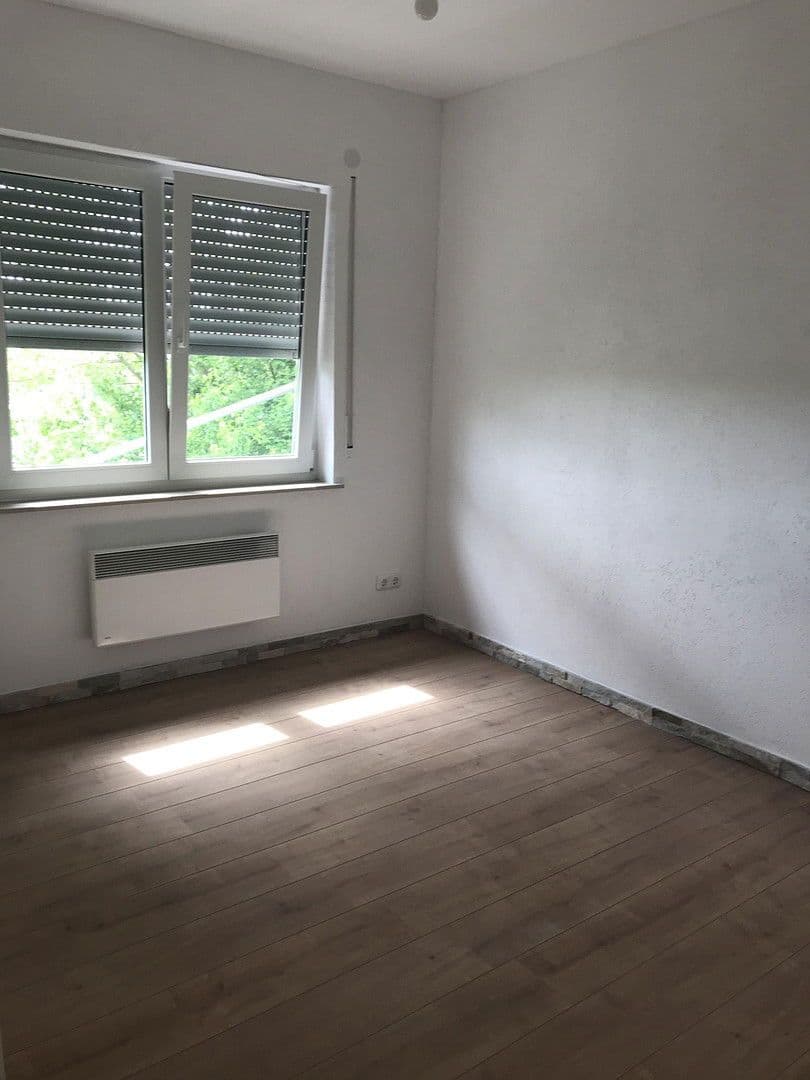 Prodej domu 210 m², pozemek 462 m², Lindenstrasse 2, Klein-Winternheim, Porýní-Falc Prodej domu 210 m², pozemek 462 m², Lindenstrasse 2, Klein-Winternheim, Porýní-Falc