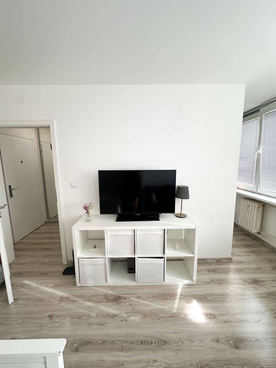 Pronájem bytu 1+kk 33 m², Veltruská, Praha, Praha Pronájem bytu 1+kk 33 m², Veltruská, Praha, Praha