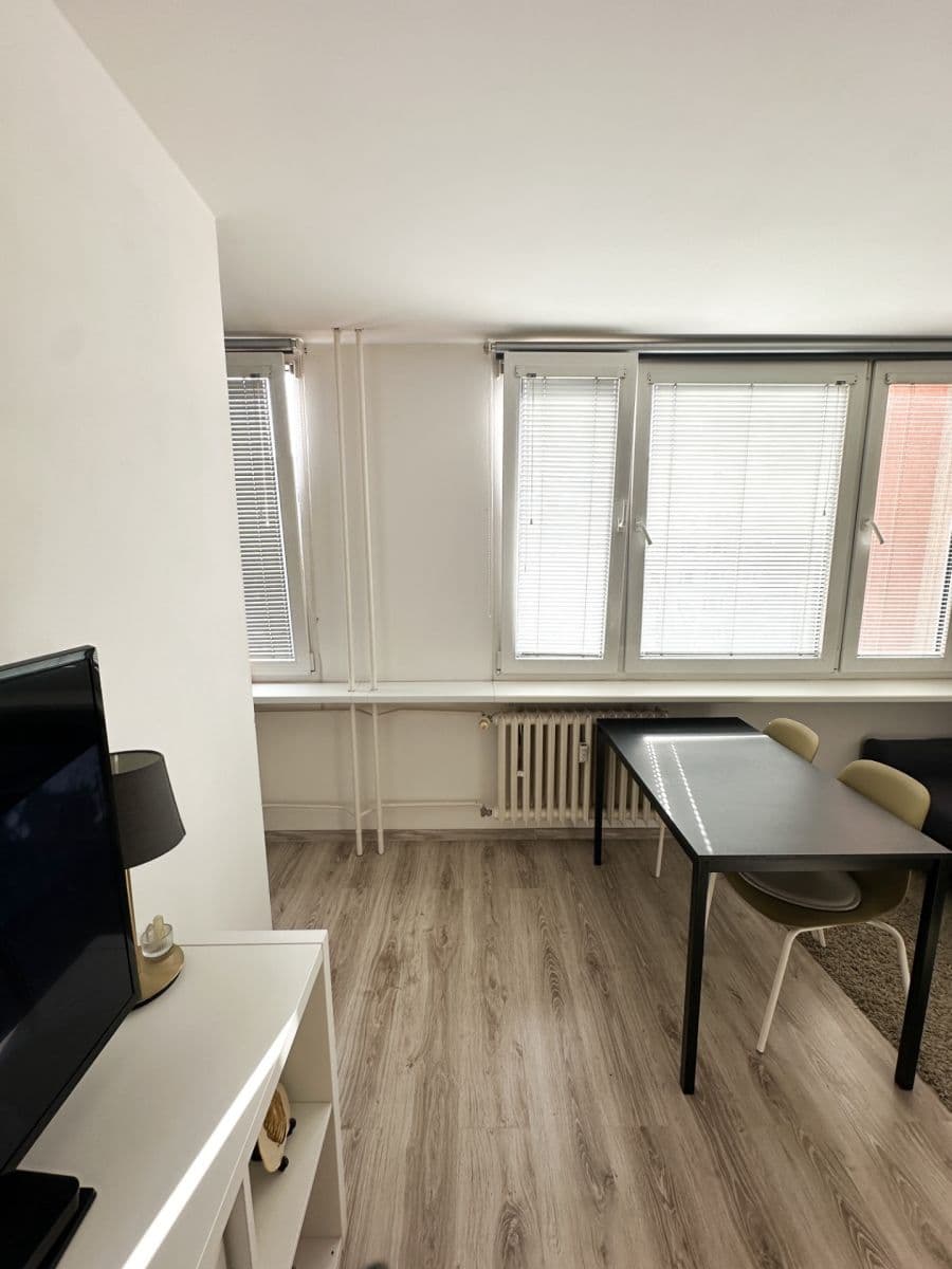 Pronájem bytu 1+kk 33 m², Veltruská, Praha, Praha Pronájem bytu 1+kk 33 m², Veltruská, Praha, Praha