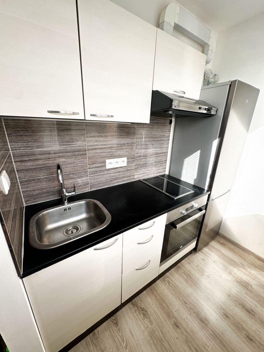 Pronájem bytu 1+kk 33 m², Veltruská, Praha, Praha Pronájem bytu 1+kk 33 m², Veltruská, Praha, Praha