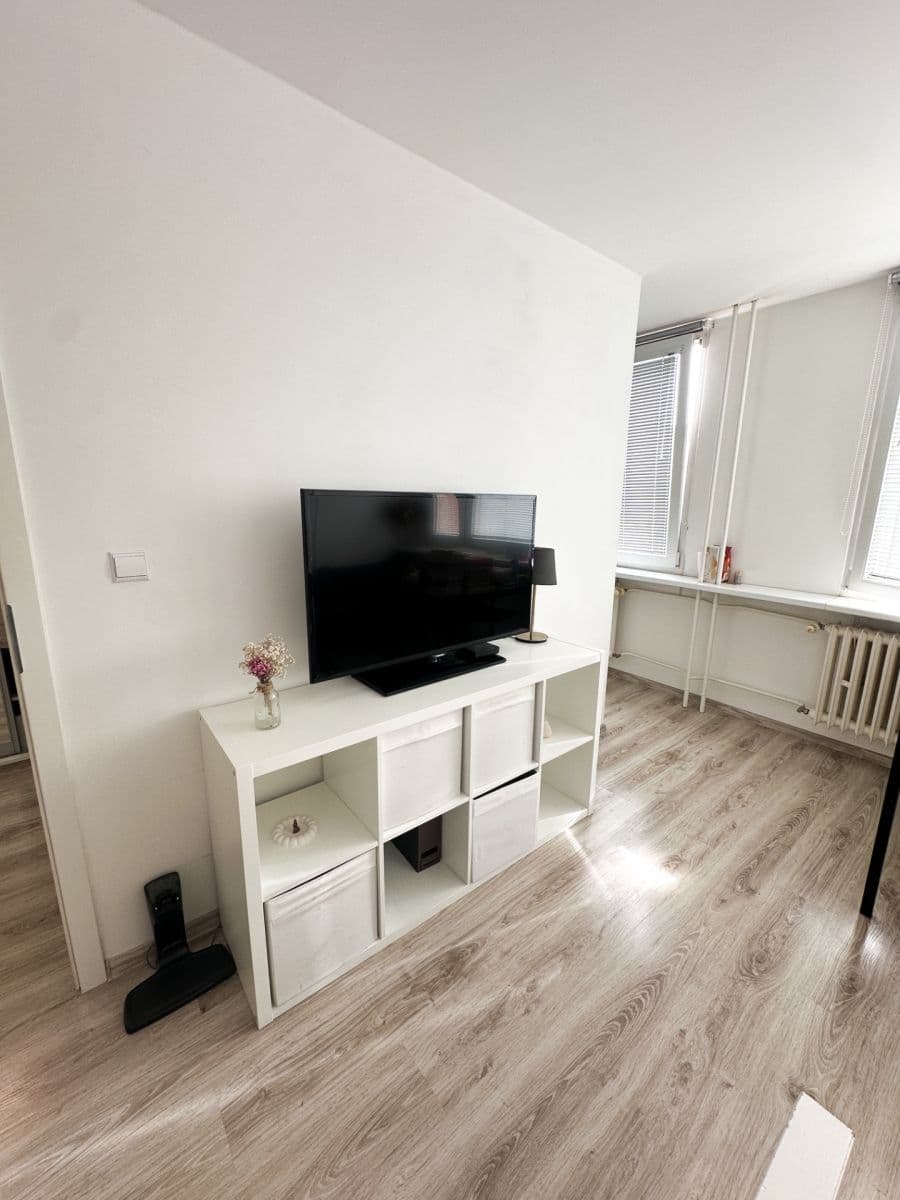 Pronájem bytu 1+kk 33 m², Veltruská, Praha, Praha Pronájem bytu 1+kk 33 m², Veltruská, Praha, Praha