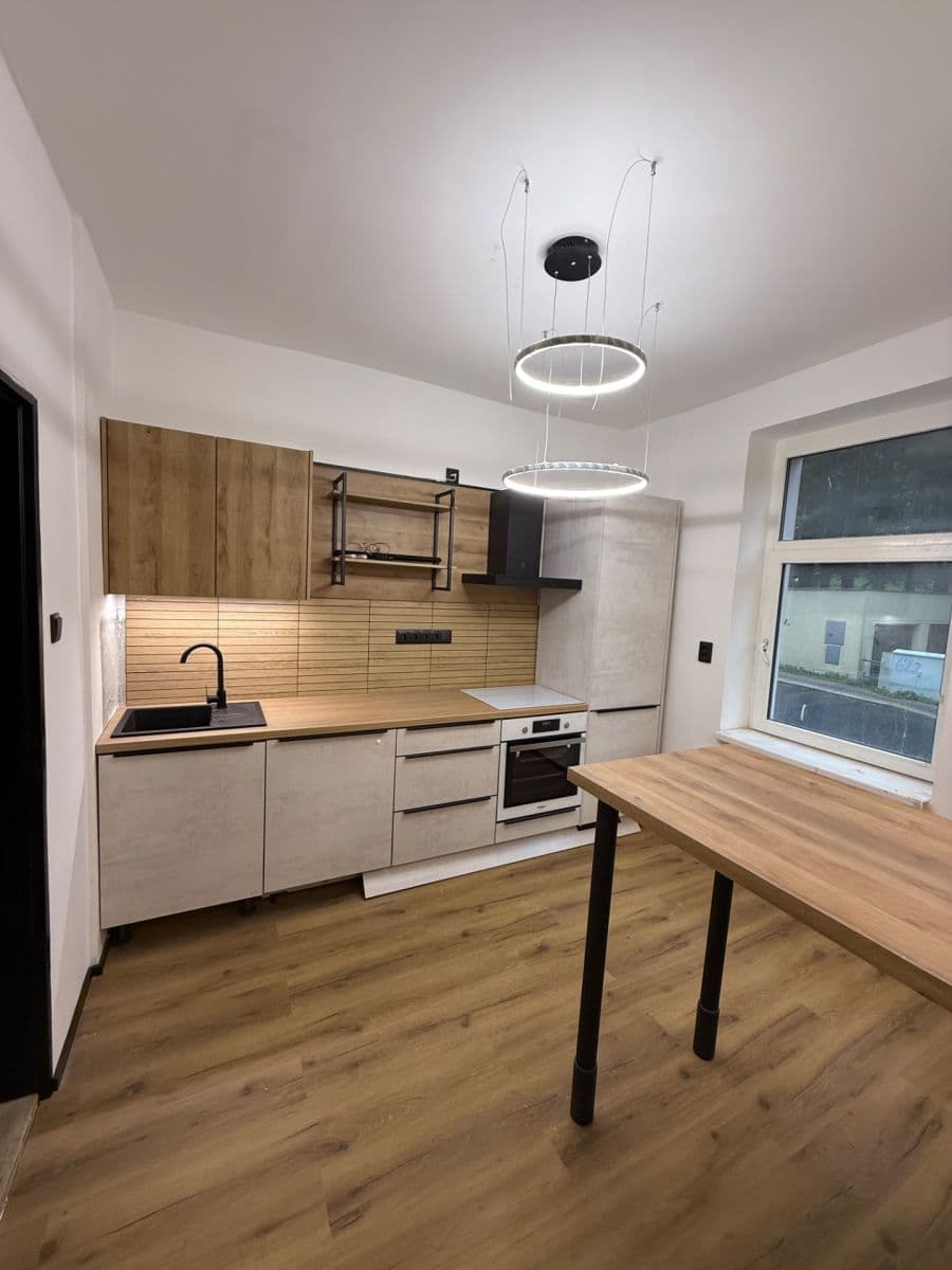 Pronájem bytu 2+kk 40 m², Podhorská, Jablonec nad Nisou, Liberecký kraj Pronájem bytu 2+kk 40 m², Podhorská, Jablonec nad Nisou, Liberecký kraj