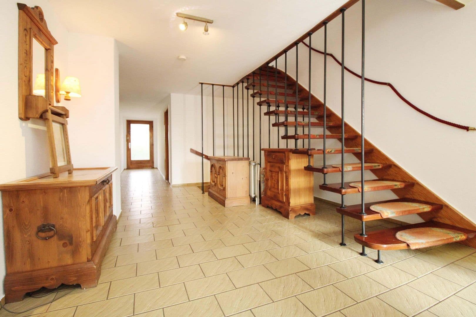 Prodej domu 310 m², pozemek 912 m², Morschen, Hessen Prodej domu 310 m², pozemek 912 m², Morschen, Hessen