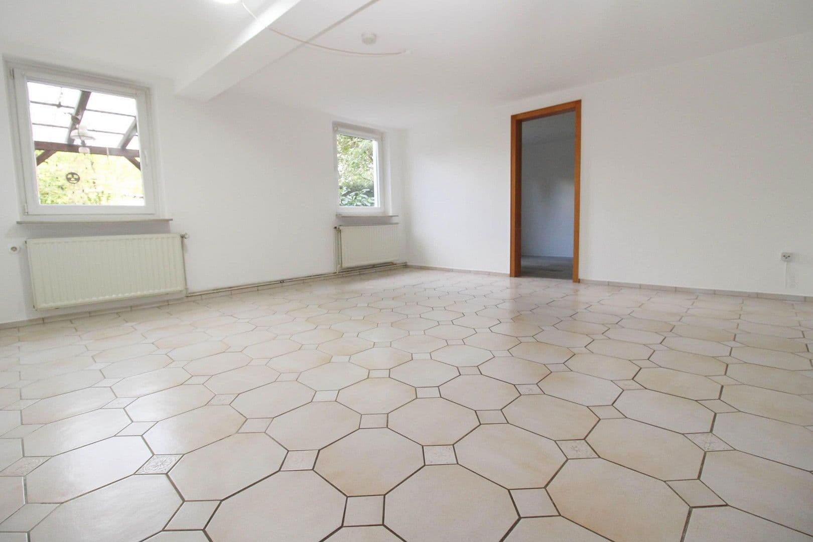 Prodej domu 310 m², pozemek 912 m², Morschen, Hessen Prodej domu 310 m², pozemek 912 m², Morschen, Hessen