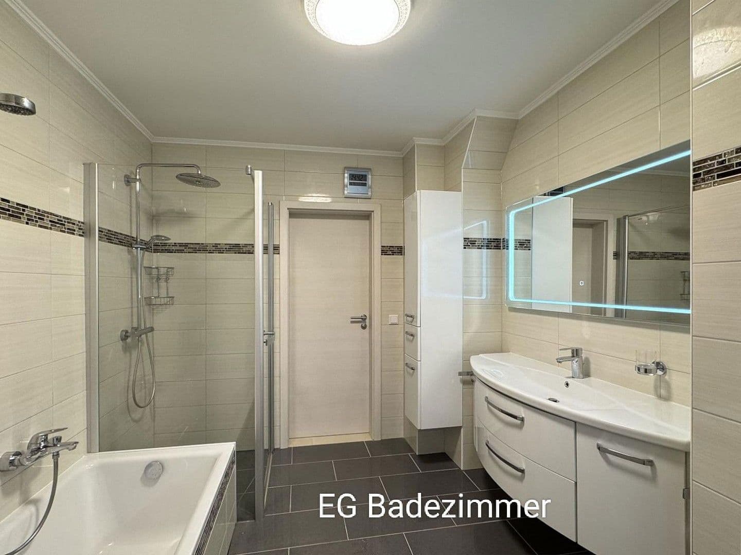 Prodej domu 207 m², pozemek 500 m², Stettiner Str 9, Bergneustadt, Severní Porýní-Vestfálsko Prodej domu 207 m², pozemek 500 m², Stettiner Str 9, Bergneustadt, Severní Porýní-Vestfálsko