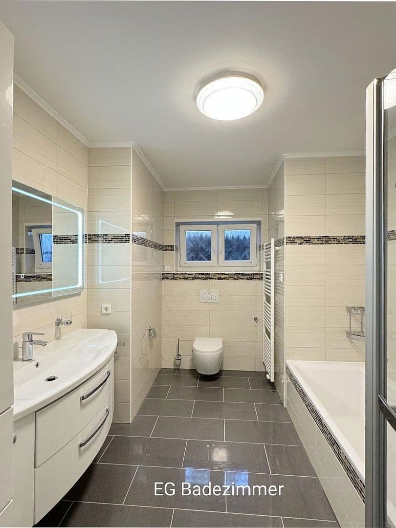 Prodej domu 207 m², pozemek 500 m², Stettiner Str 9, Bergneustadt, Severní Porýní-Vestfálsko Prodej domu 207 m², pozemek 500 m², Stettiner Str 9, Bergneustadt, Severní Porýní-Vestfálsko