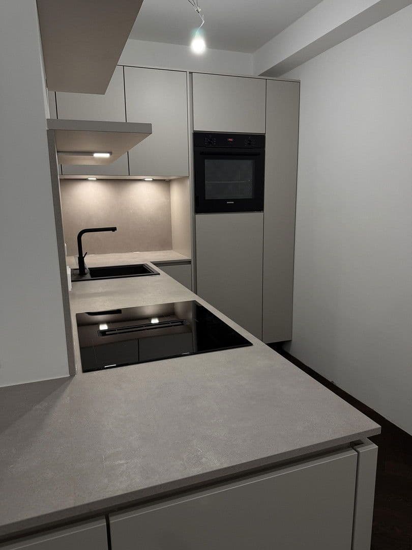 Pronájem bytu 2+1 68 m², Fürstenackerstraße 42, München - Solln, Bavorsko Pronájem bytu 2+1 68 m², Fürstenackerstraße 42, München - Solln, Bavorsko