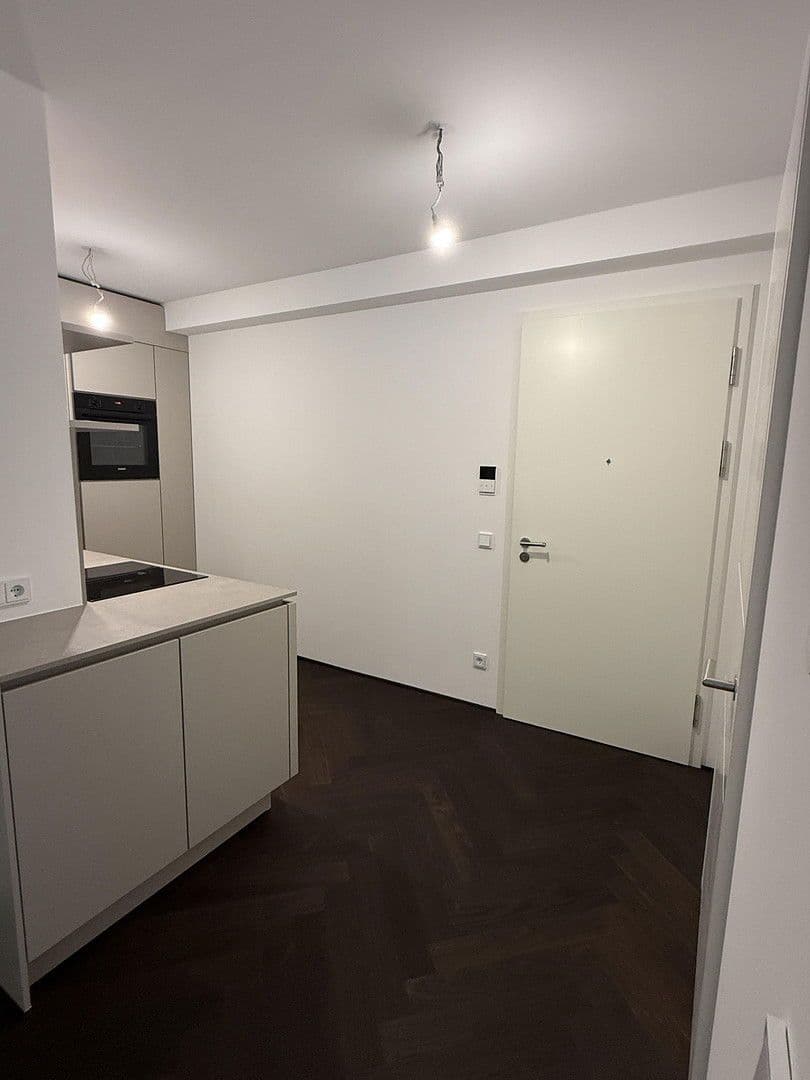 Pronájem bytu 2+1 68 m², Fürstenackerstraße 42, München - Solln, Bavorsko Pronájem bytu 2+1 68 m², Fürstenackerstraße 42, München - Solln, Bavorsko