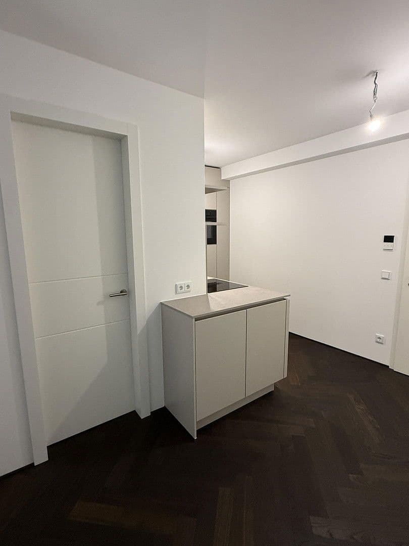 Pronájem bytu 2+1 68 m², Fürstenackerstraße 42, München - Solln, Bavorsko Pronájem bytu 2+1 68 m², Fürstenackerstraße 42, München - Solln, Bavorsko